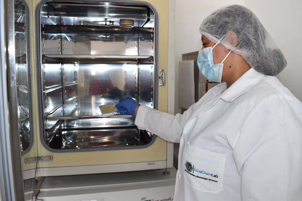 Análisis de Productos Veterinarios, Agrícolas y Pesticidas